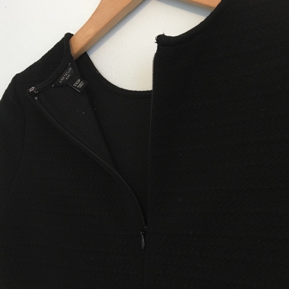 Ann Taylor Petite Black Textured Short Sleeve Top - Picture 3 of 7